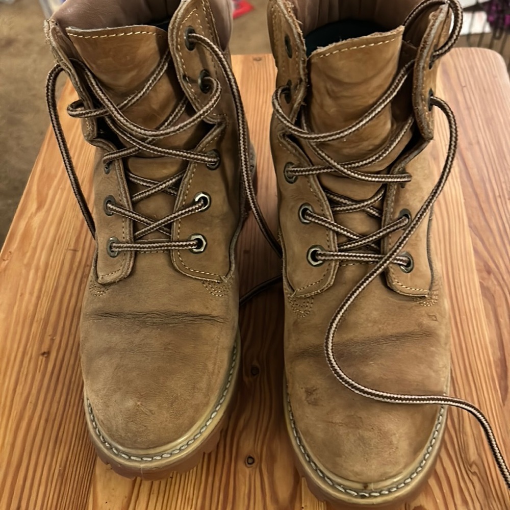 Eddie Bauer Women’s Gortex Work Boots / Tan / Size 8 /  Suede